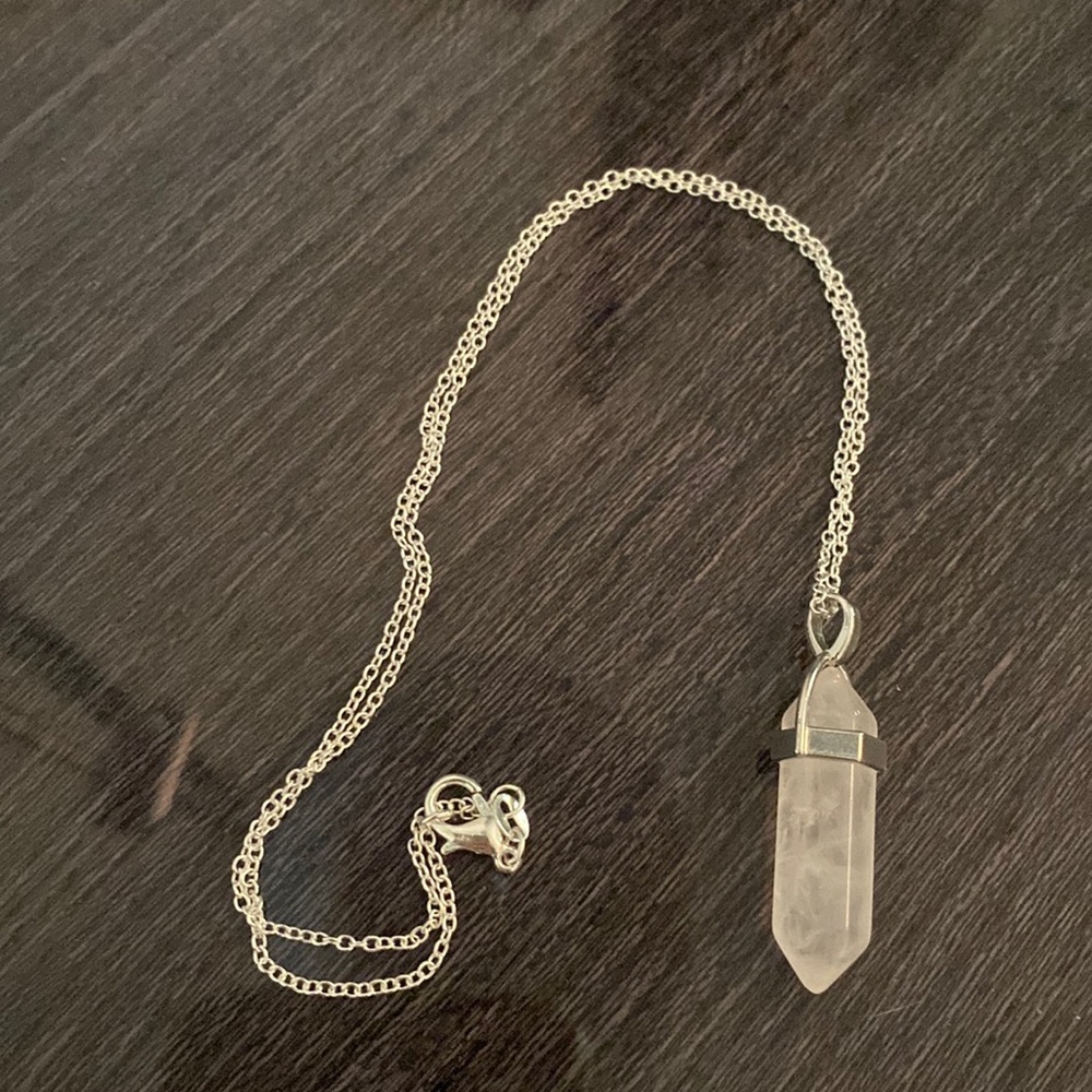 *SOLD* NWT white crystal necklace